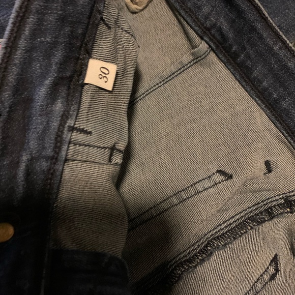 McGuire Denim Lots of stretch Size 30. Exposed Zipper w Button. Super cute - Picture 4 of 4